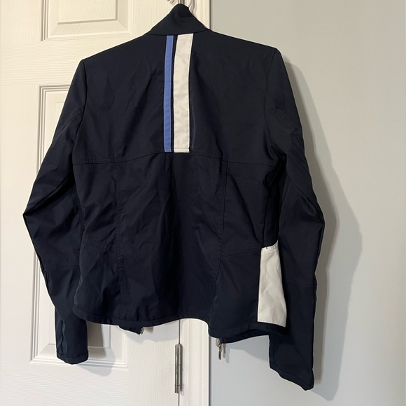 NIKE jacket. Worn a hand full of times. Super light and fits to your body nice! - Picture 4 of 4